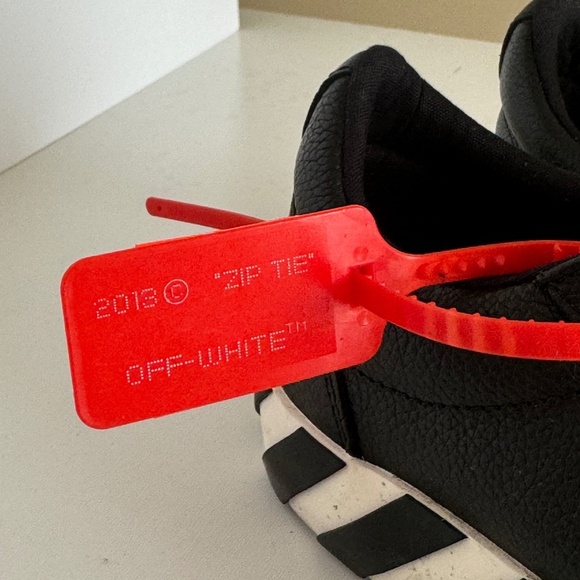 Off-White Vulcanized Sneaker Low Black White FW19 Vulc shoes - Picture 6 of 11